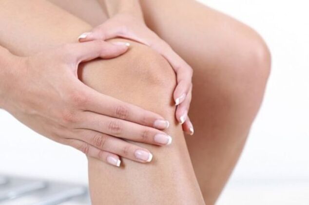 În cazul artrozei, apare durere acută, reducând mobilitatea articulației genunchiului. 